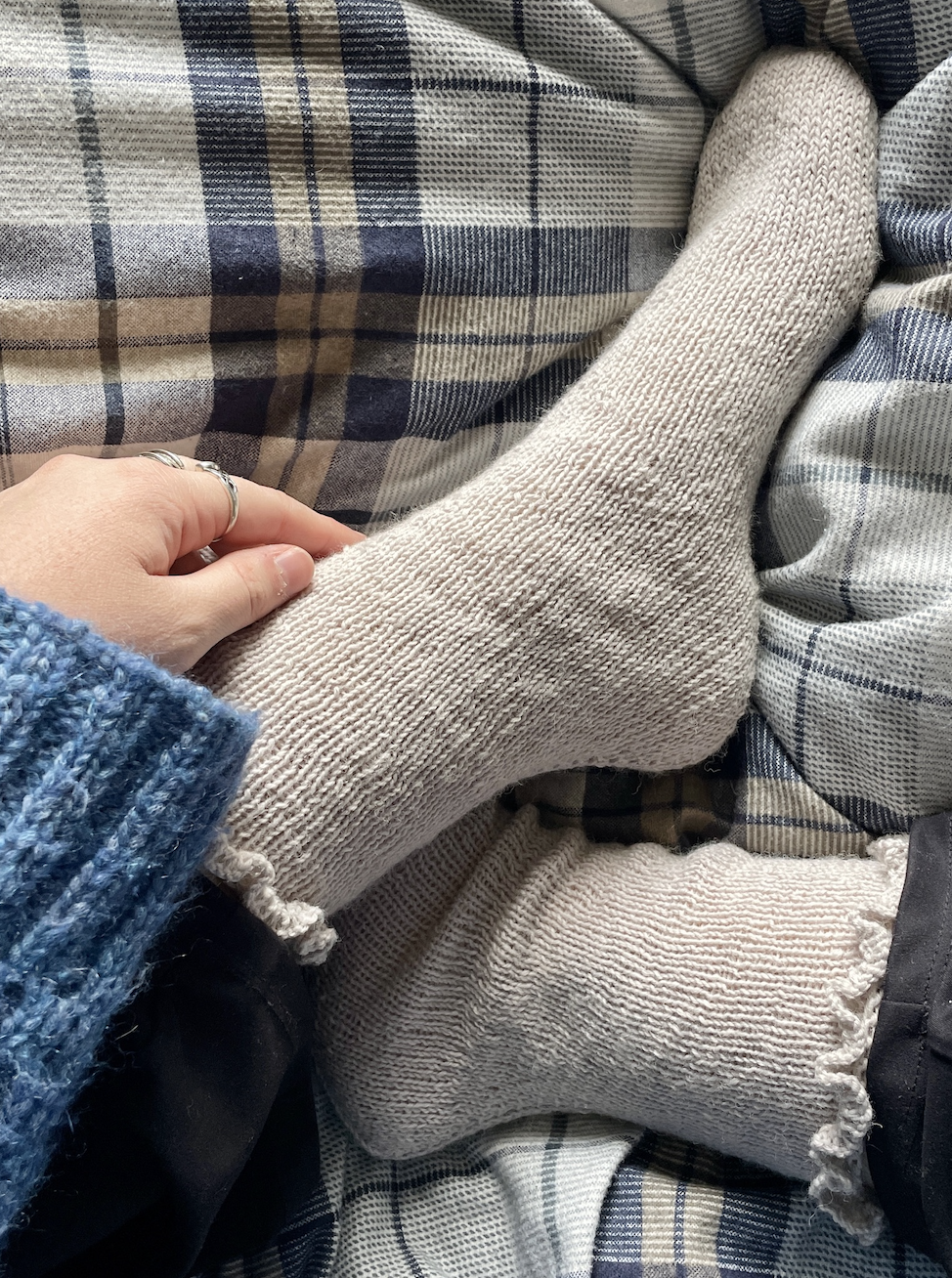 Ultra Easy Ruffle Socks (Fine Edition)