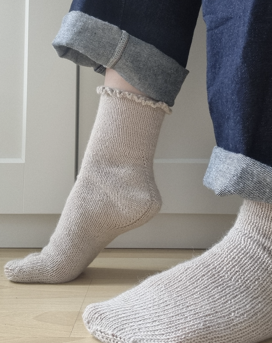 Ultra Easy Ruffle Socks (Fine Edition)