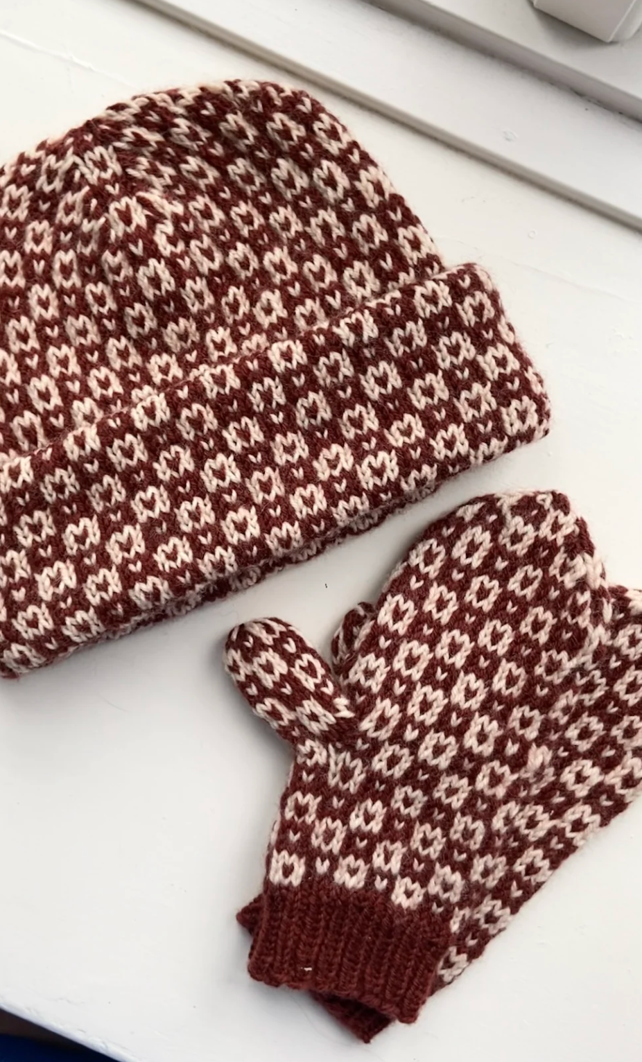 Easy Colour Mittens + Beanie