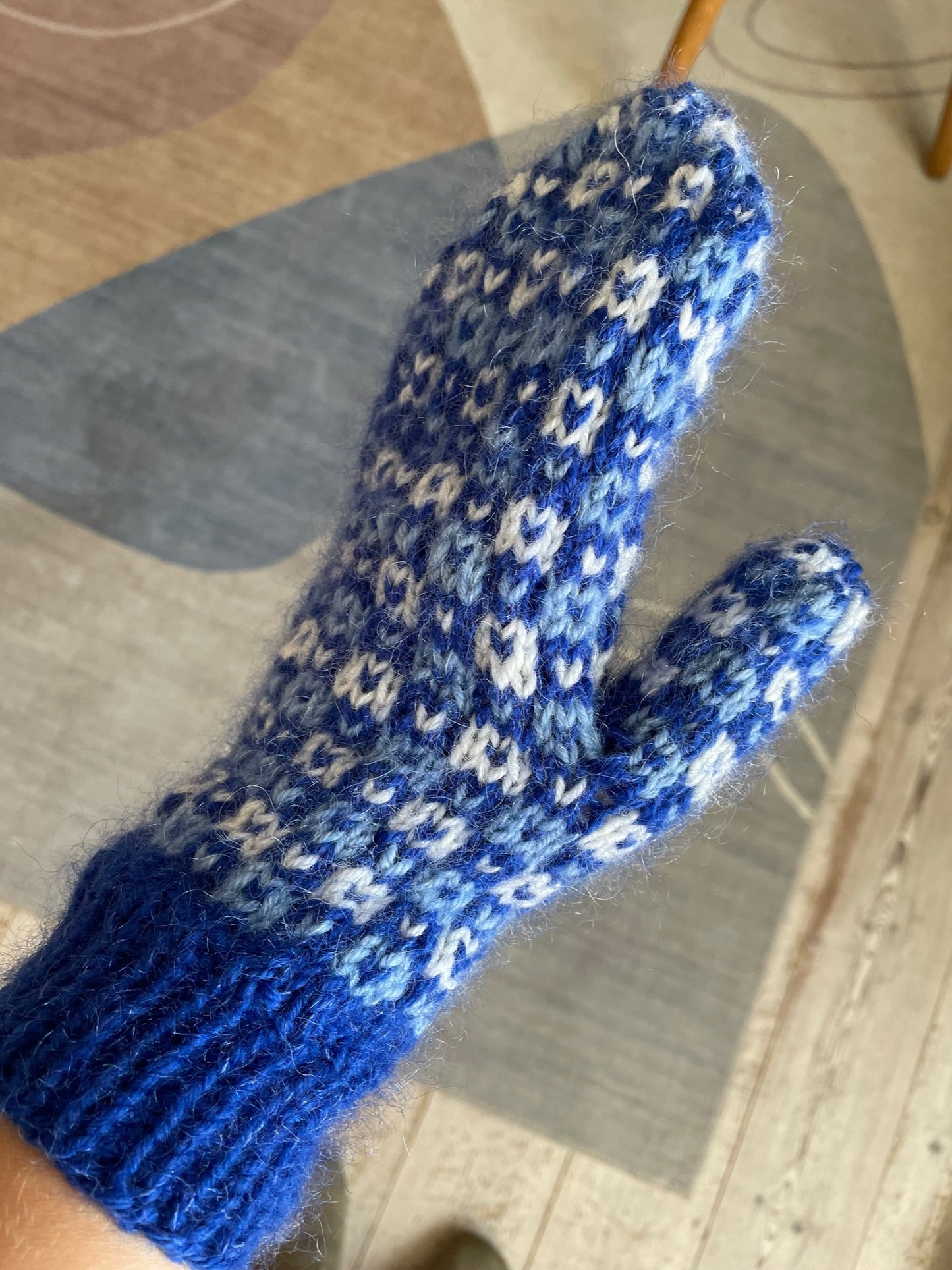 Easy Colour Mittens