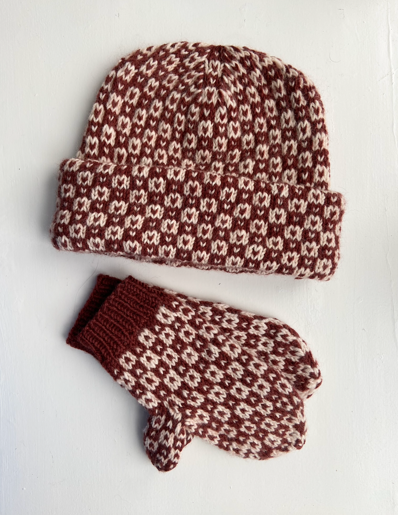 Easy Colour Mittens + Beanie