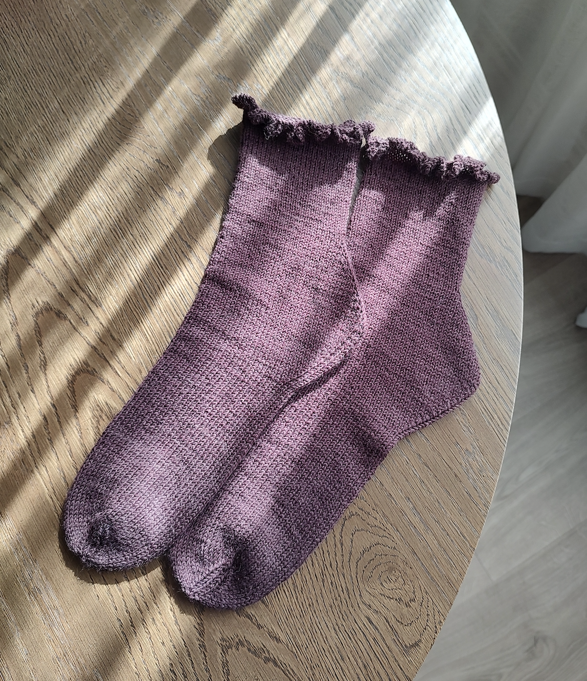 Ultra Easy Ruffle Socks (Fine Edition)